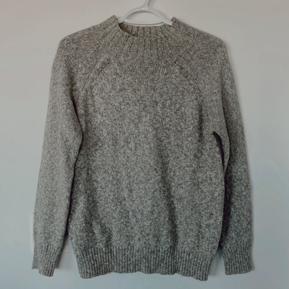 Elegant high neck grey sweater. Size medium. Great for winter and spring. - Picture 1 of 3
